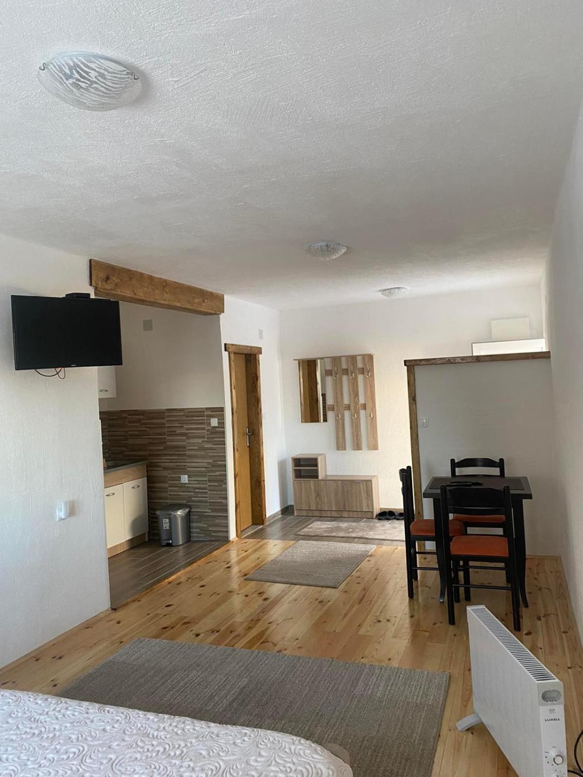 Studio Apartmani V&V Žabljak エクステリア 写真